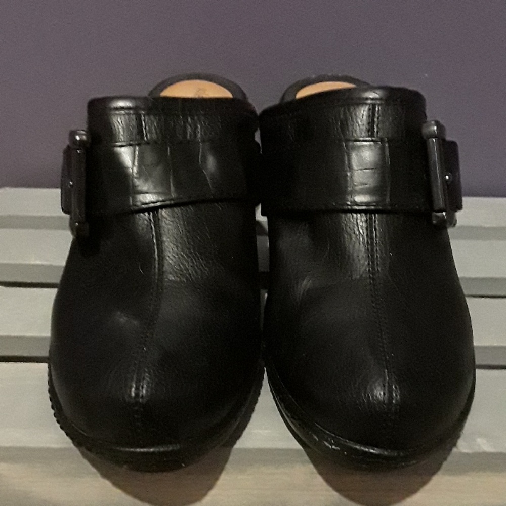 SOLD. Clogs - Picture 3 of 4